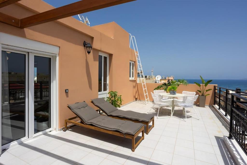 Bright, Serene Penthouse In Town Center W Seaview